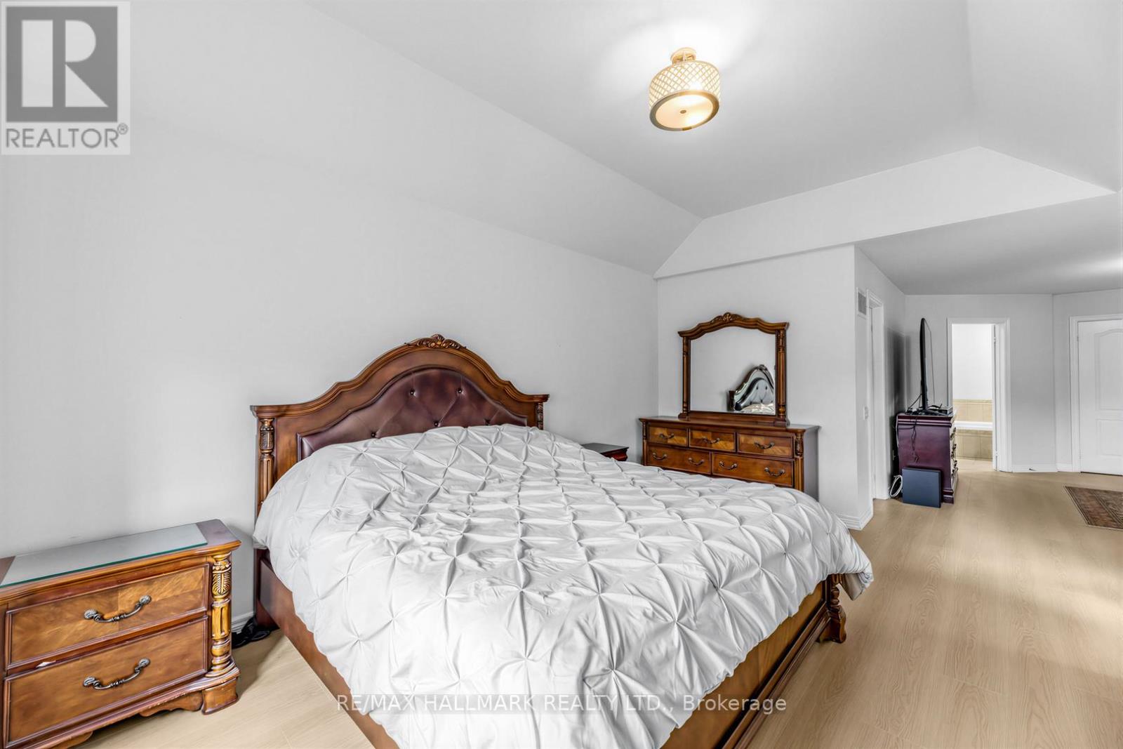 76 WESTBURY COURT - 27