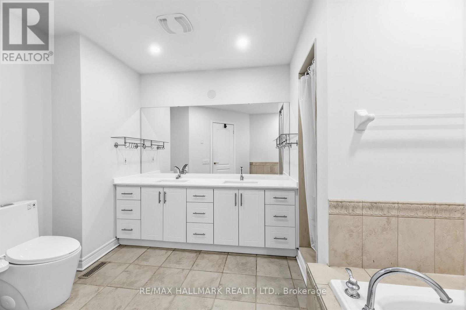 76 WESTBURY COURT - 31