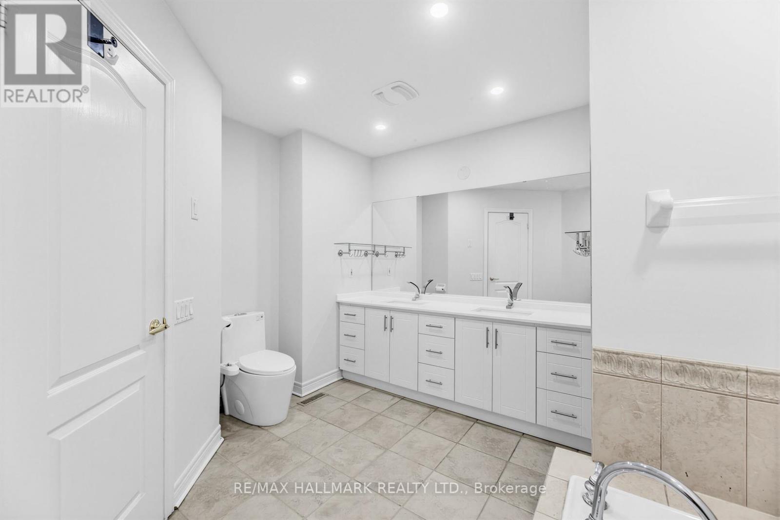 76 WESTBURY COURT - 28