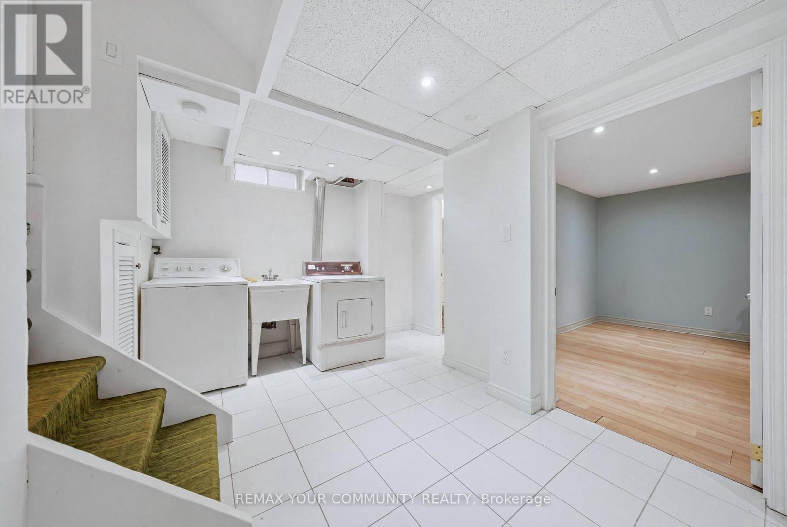25 FORDWICH CRESCENT - 24