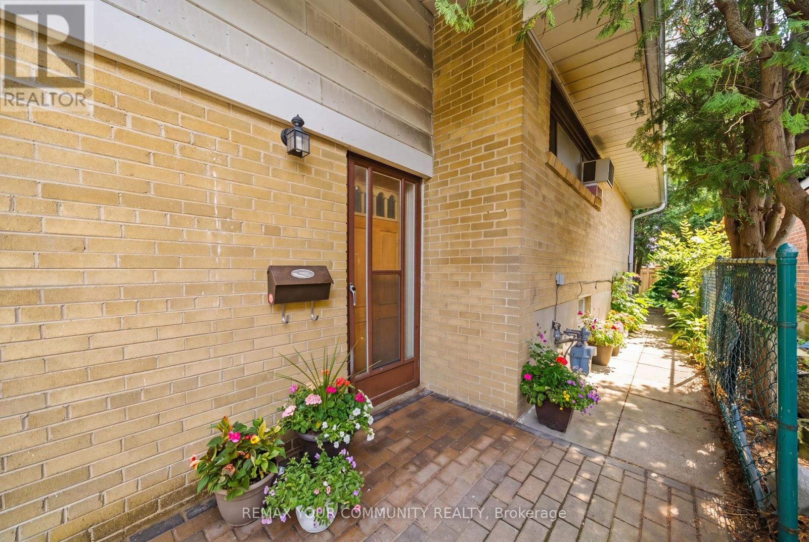 25 FORDWICH CRESCENT - 4