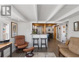 9 Loop Road thumbnail 14