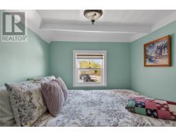9 Loop Road thumbnail 18