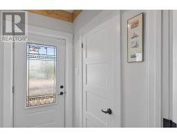 9 Loop Road thumbnail 3