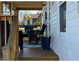 9 Loop Road thumbnail 32