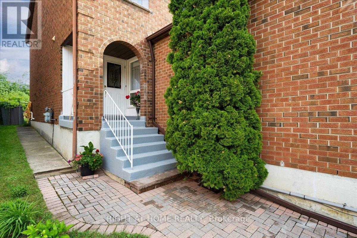 72 REJANE CRESCENT - 2