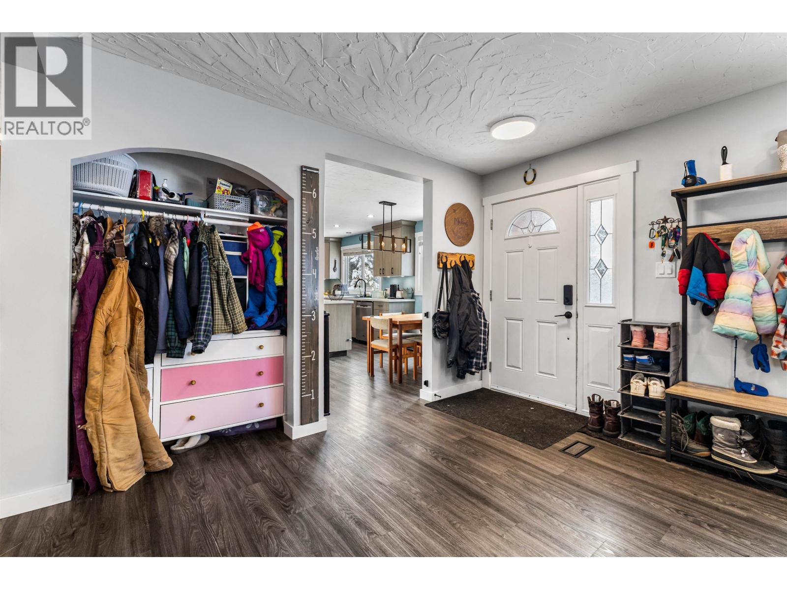 Photo 9 of 40 — 1570 GEDDES ROAD · Prince George, BC