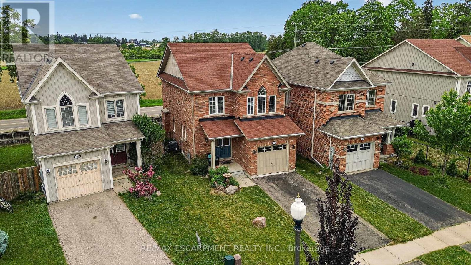 557 BALDWIN CRESCENT - 3