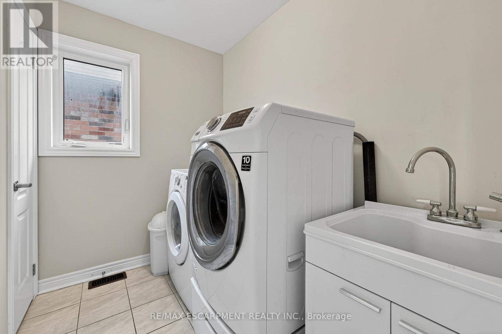 557 BALDWIN CRESCENT - 38