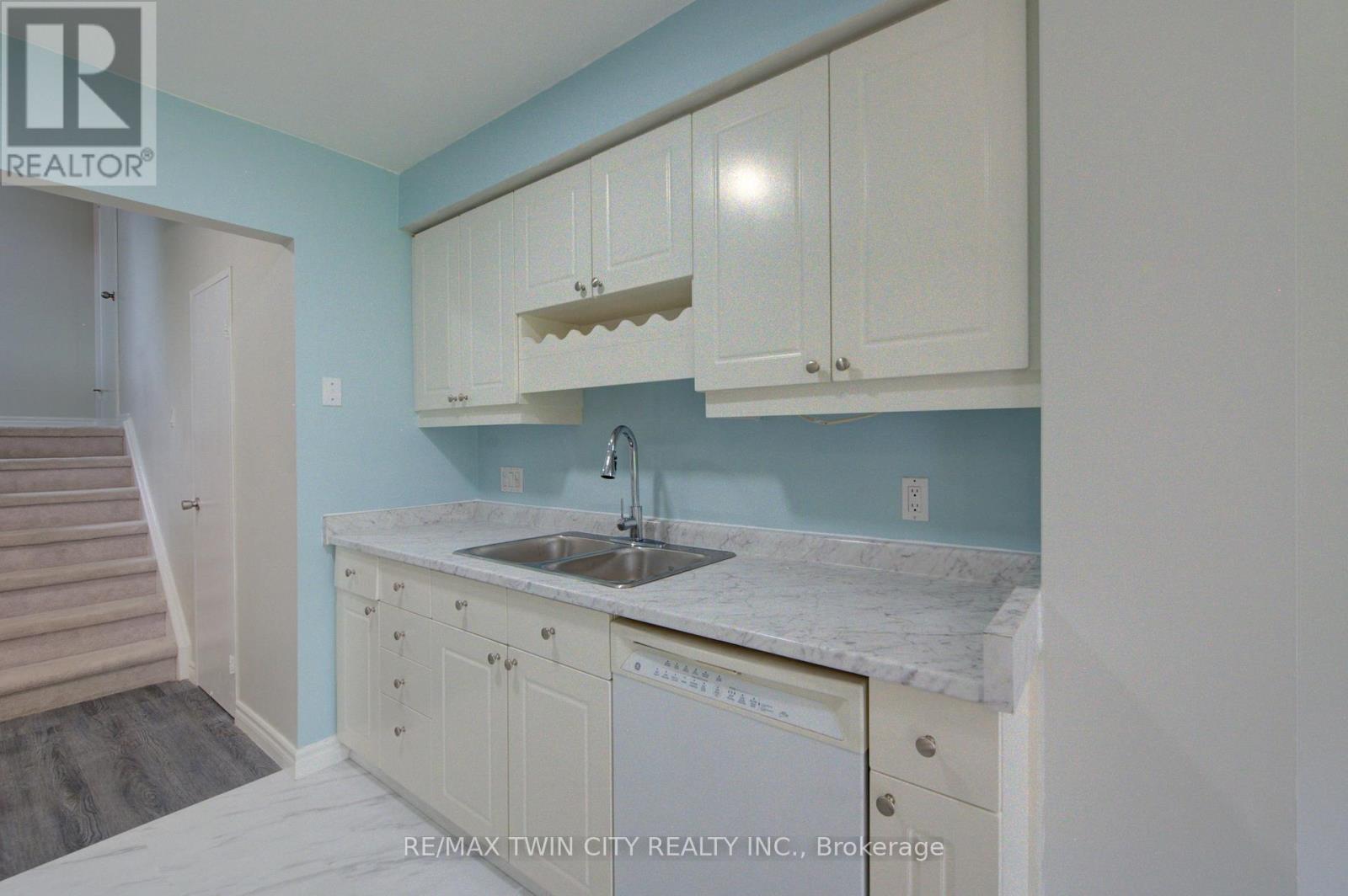 #4 417 KEATS WAY - 17