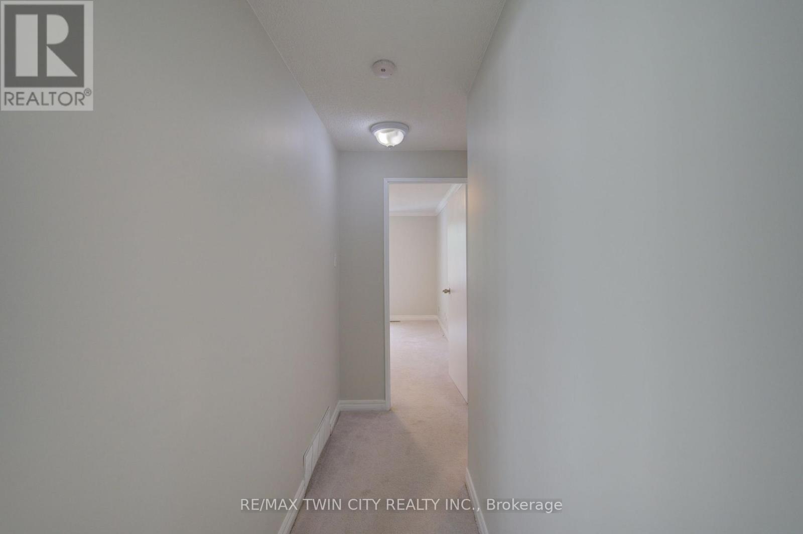 #4 417 KEATS WAY - 22