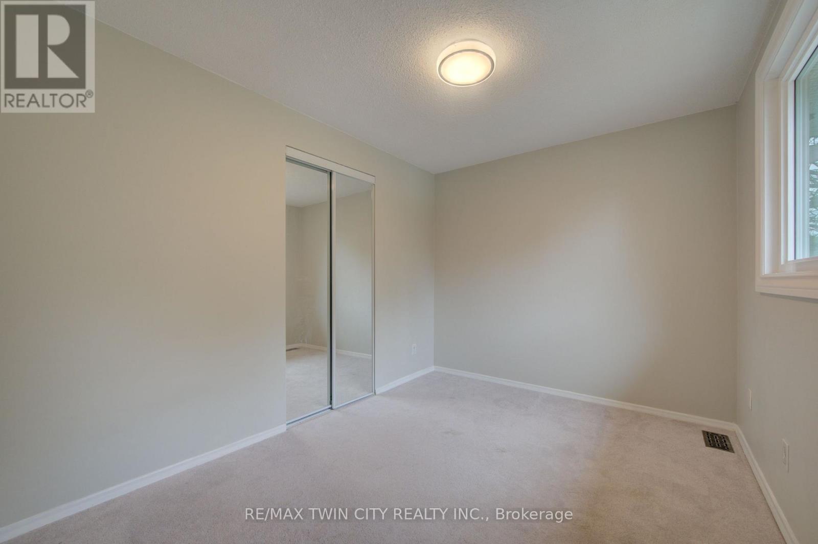 #4 417 KEATS WAY - 23