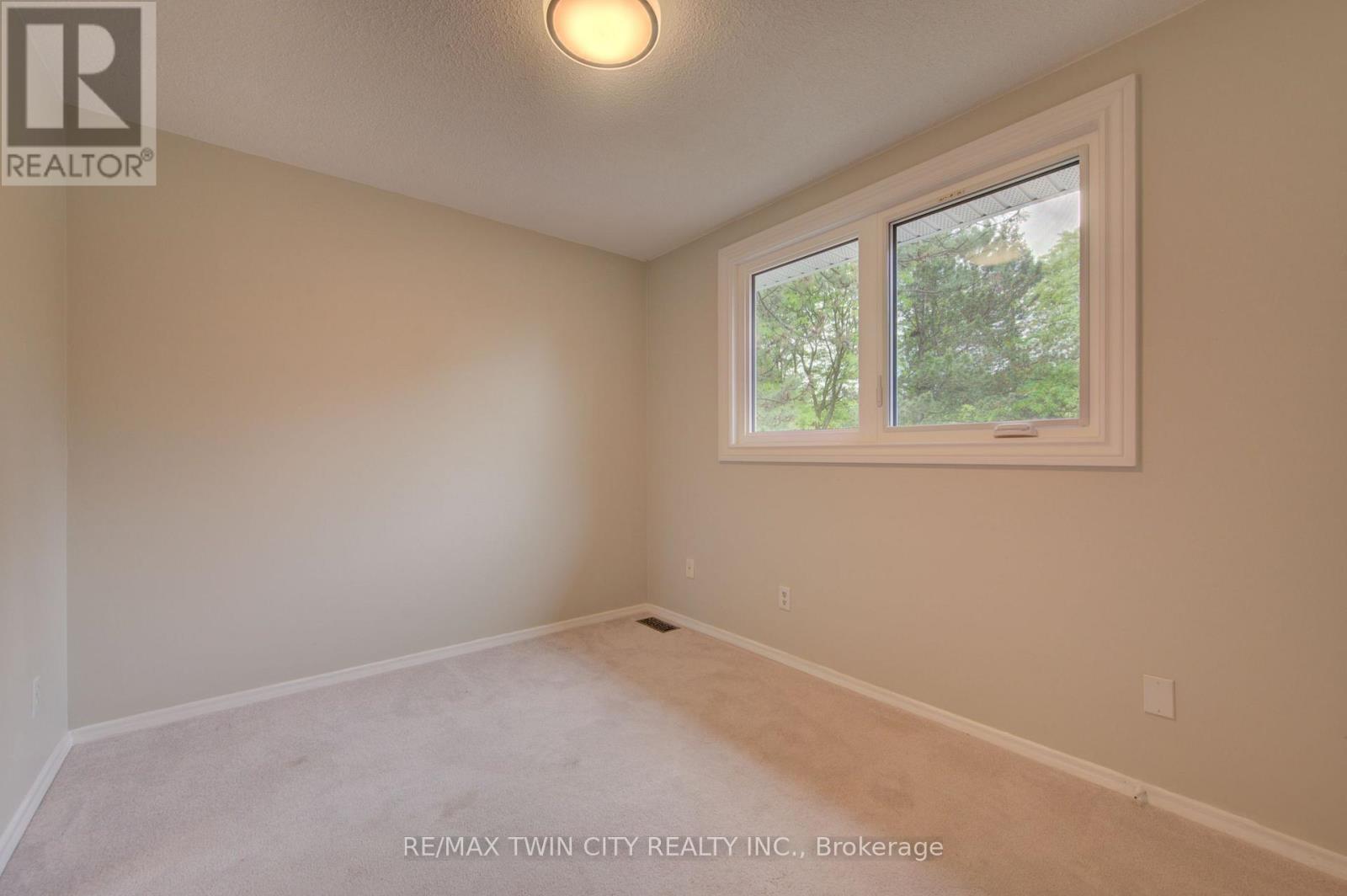 #4 417 KEATS WAY - 24