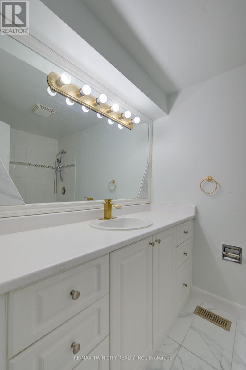 #4 417 KEATS WAY - 26