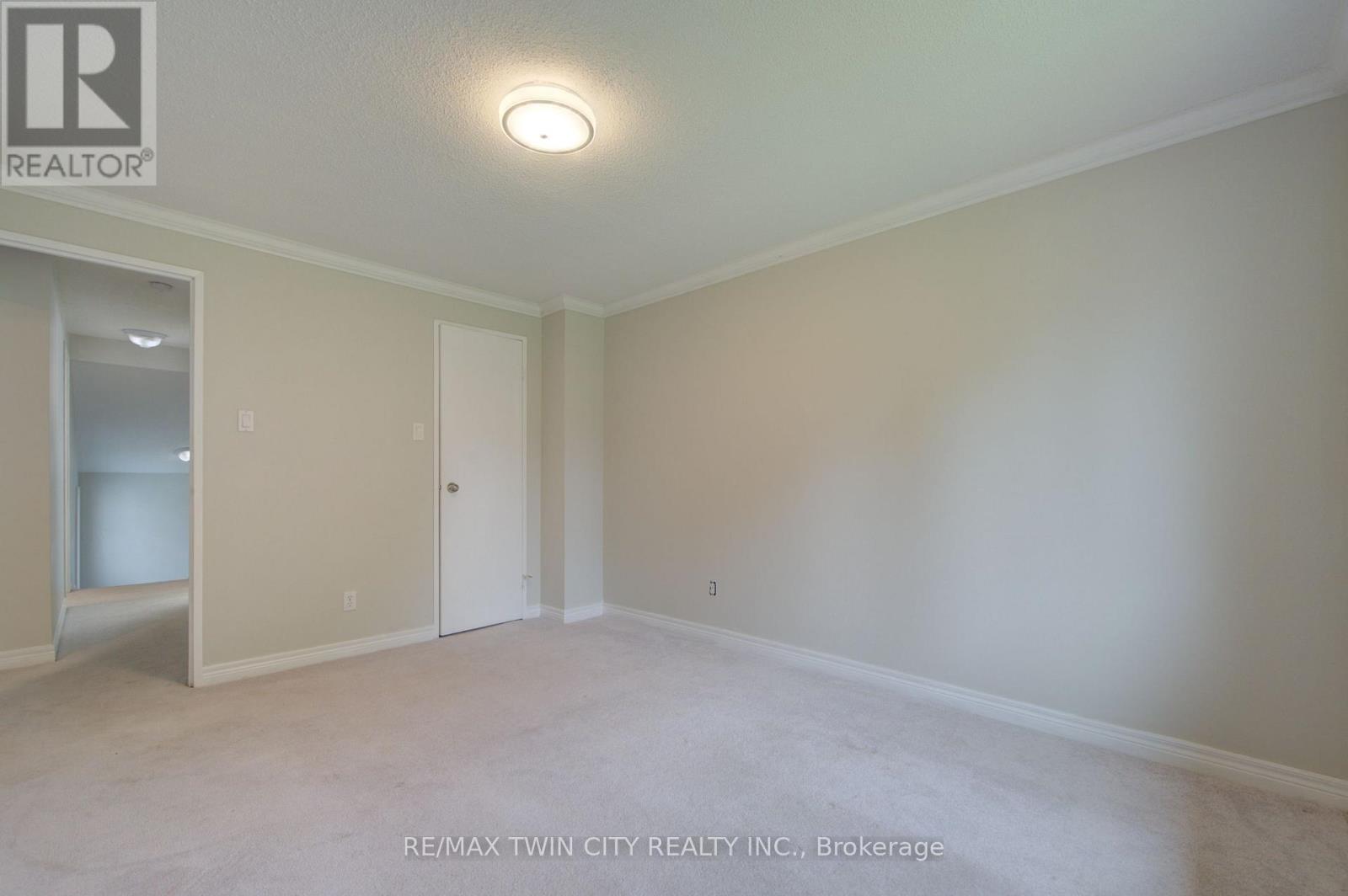 #4 417 KEATS WAY - 29