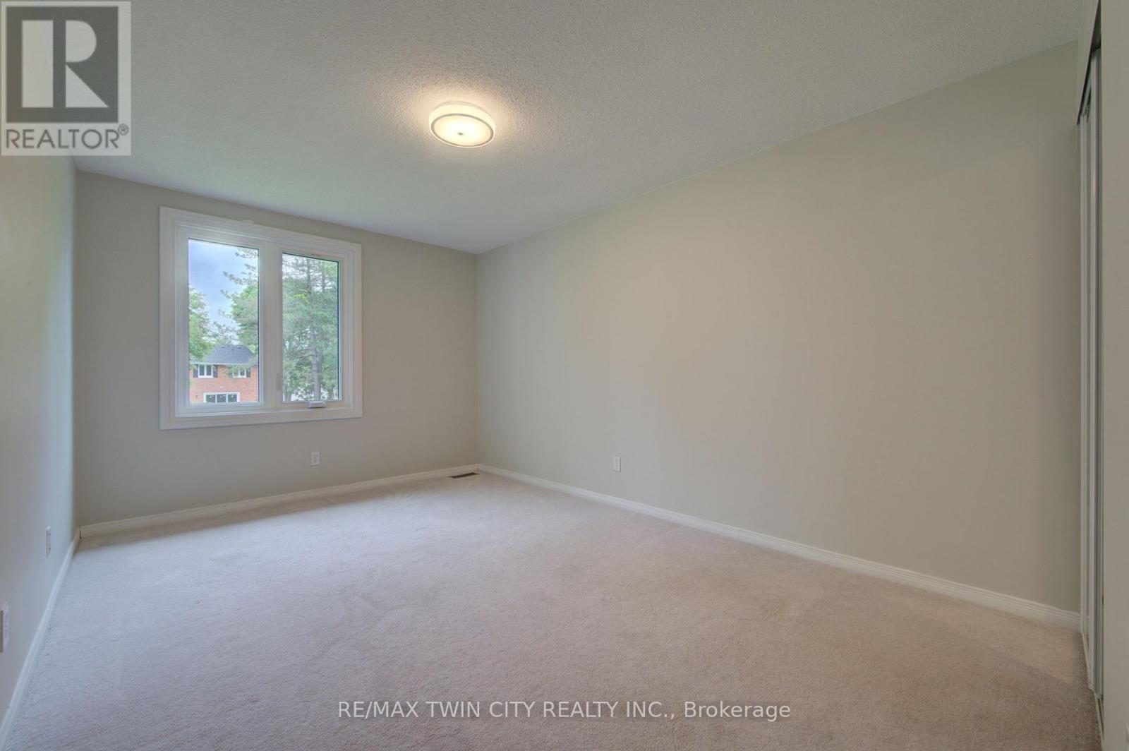 #4 417 KEATS WAY - 30