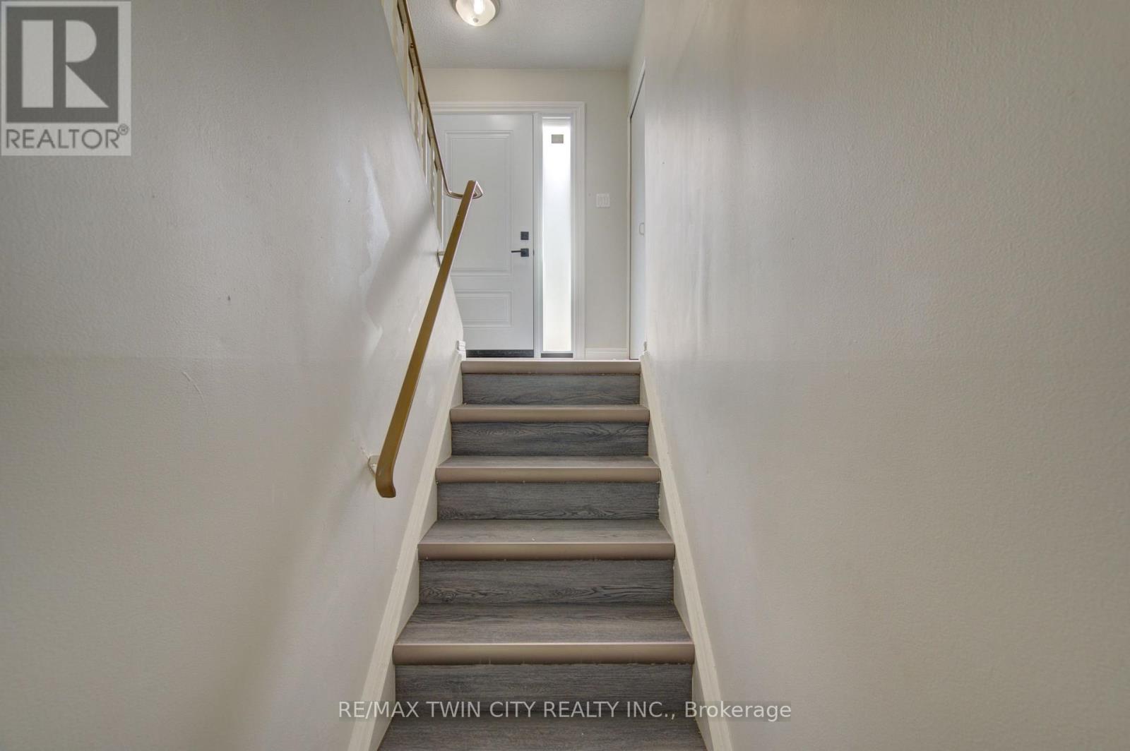 #4 417 KEATS WAY - 32