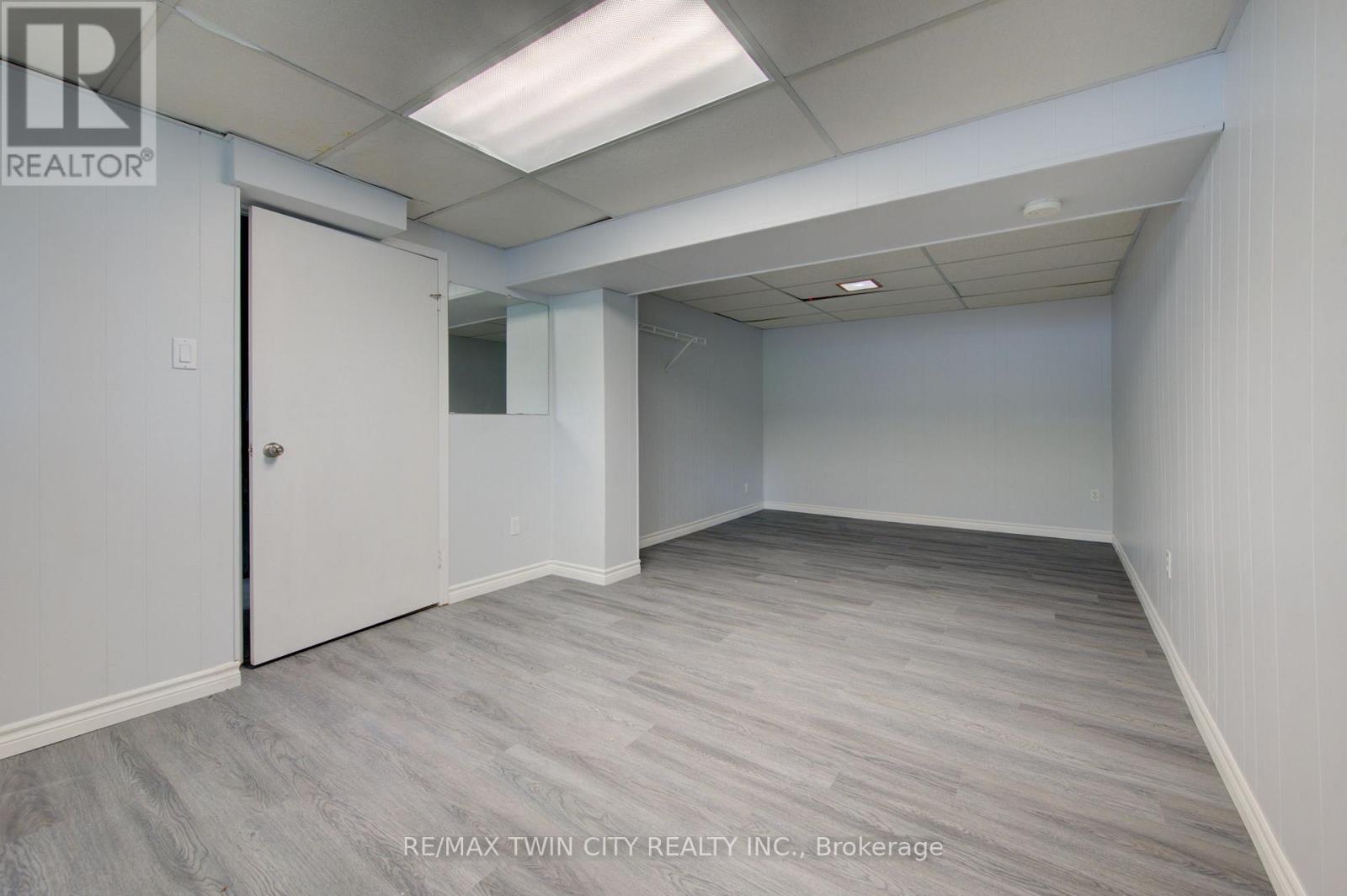 #4 417 KEATS WAY - 33