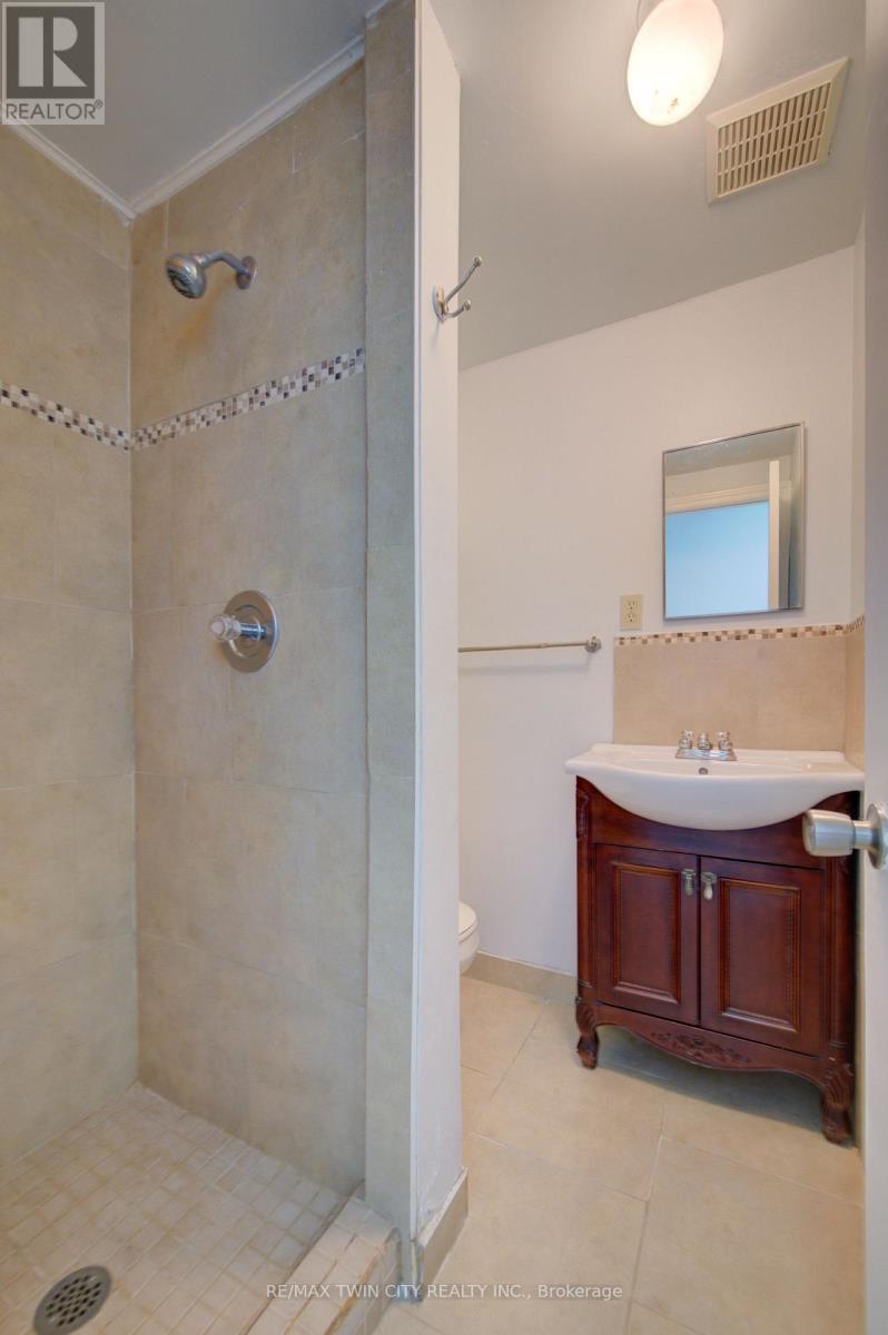 #4 417 KEATS WAY - 38