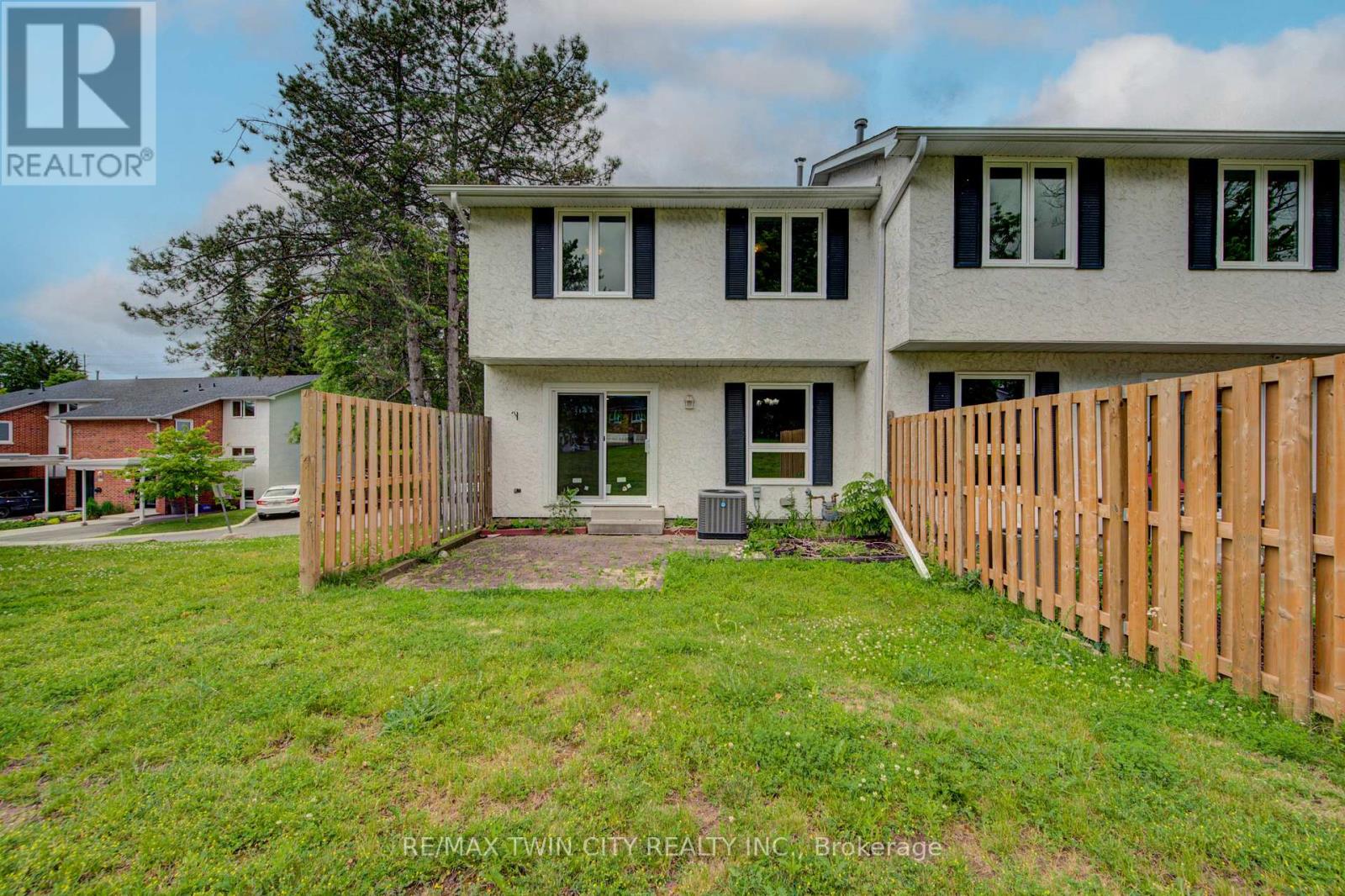 #4 417 KEATS WAY - 41