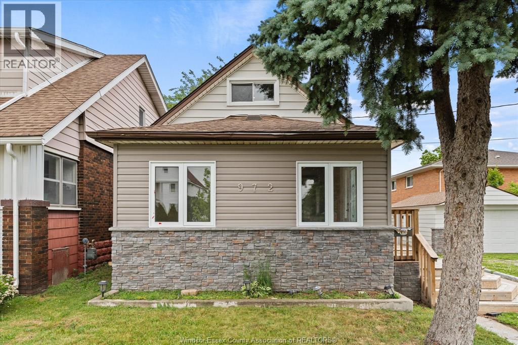 972 WELLINGTON AVENUE - 1