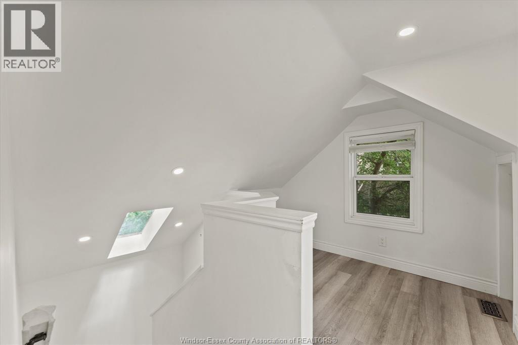 972 WELLINGTON AVENUE - 15