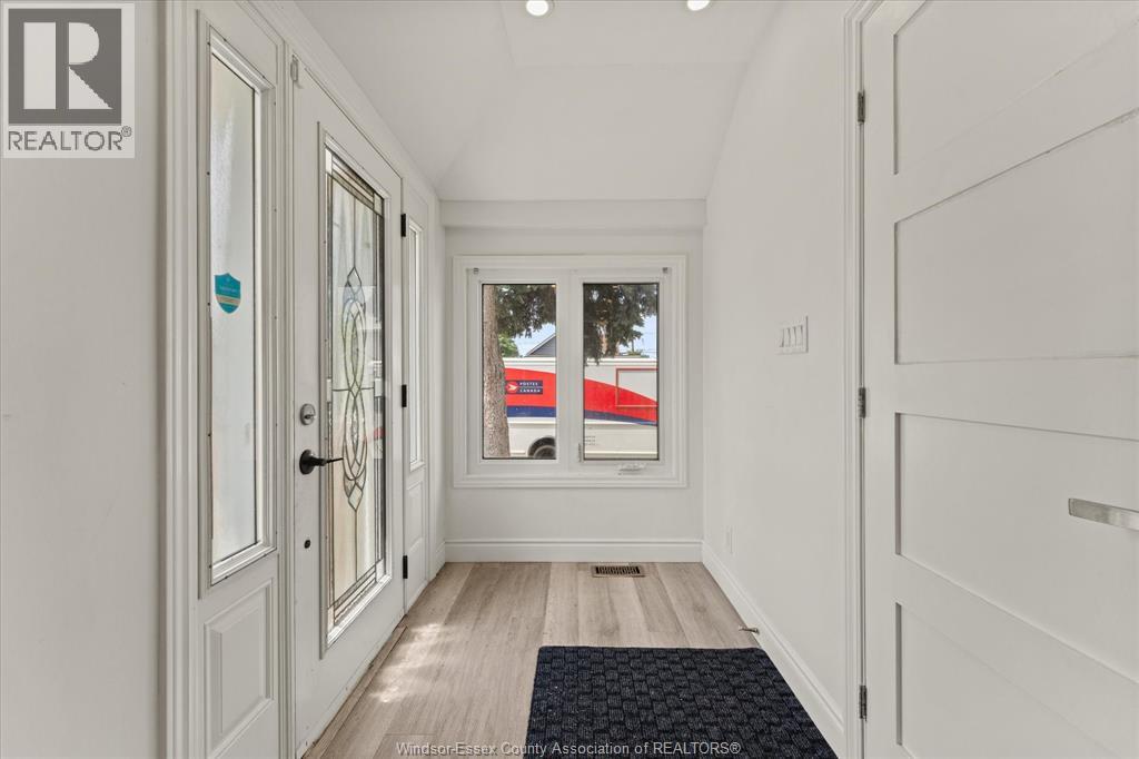 972 WELLINGTON AVENUE - 5