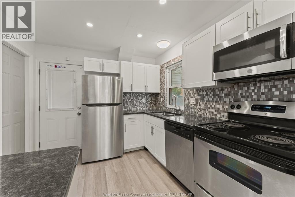 972 WELLINGTON AVENUE - 12