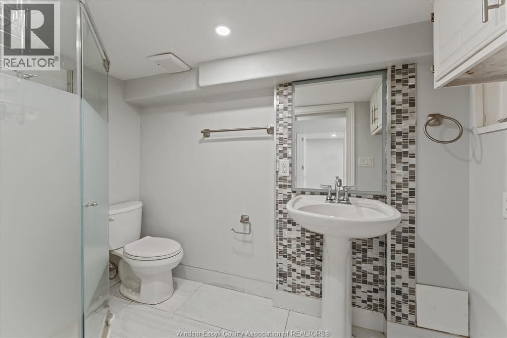 972 WELLINGTON AVENUE - 23