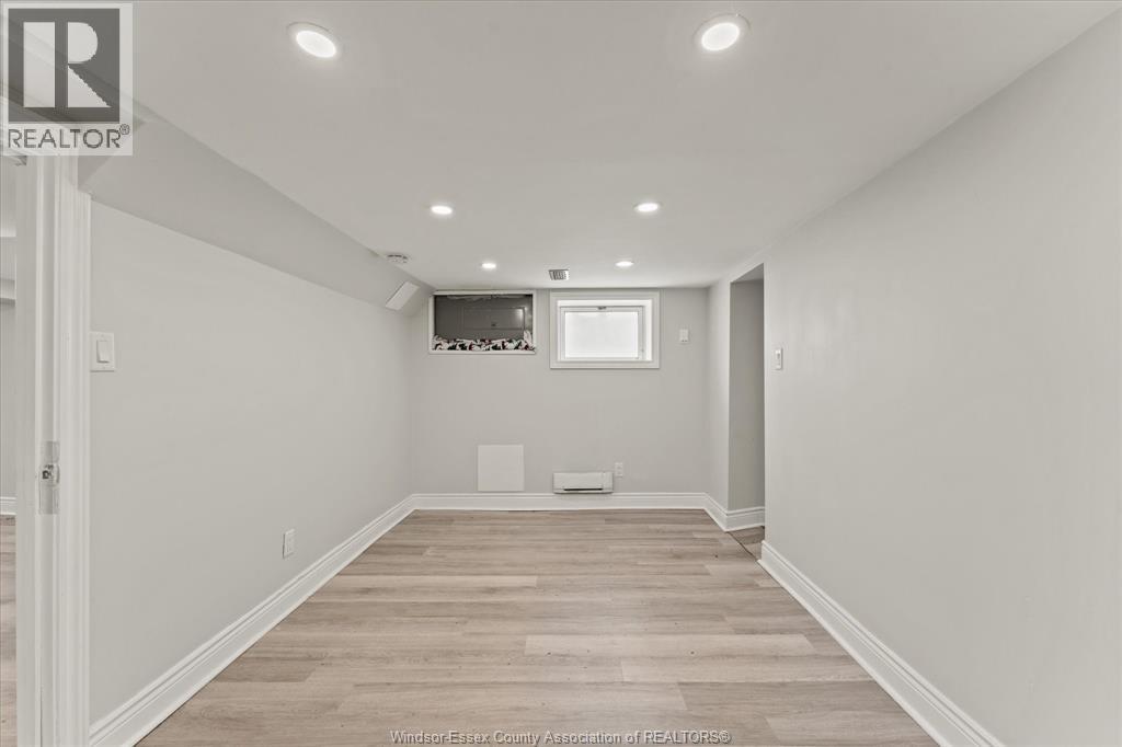 972 WELLINGTON AVENUE - 24