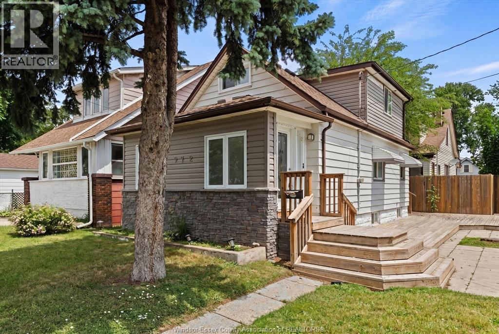 972 WELLINGTON AVENUE - 3
