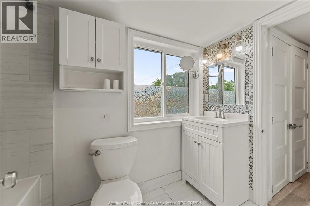 972 WELLINGTON AVENUE - 16
