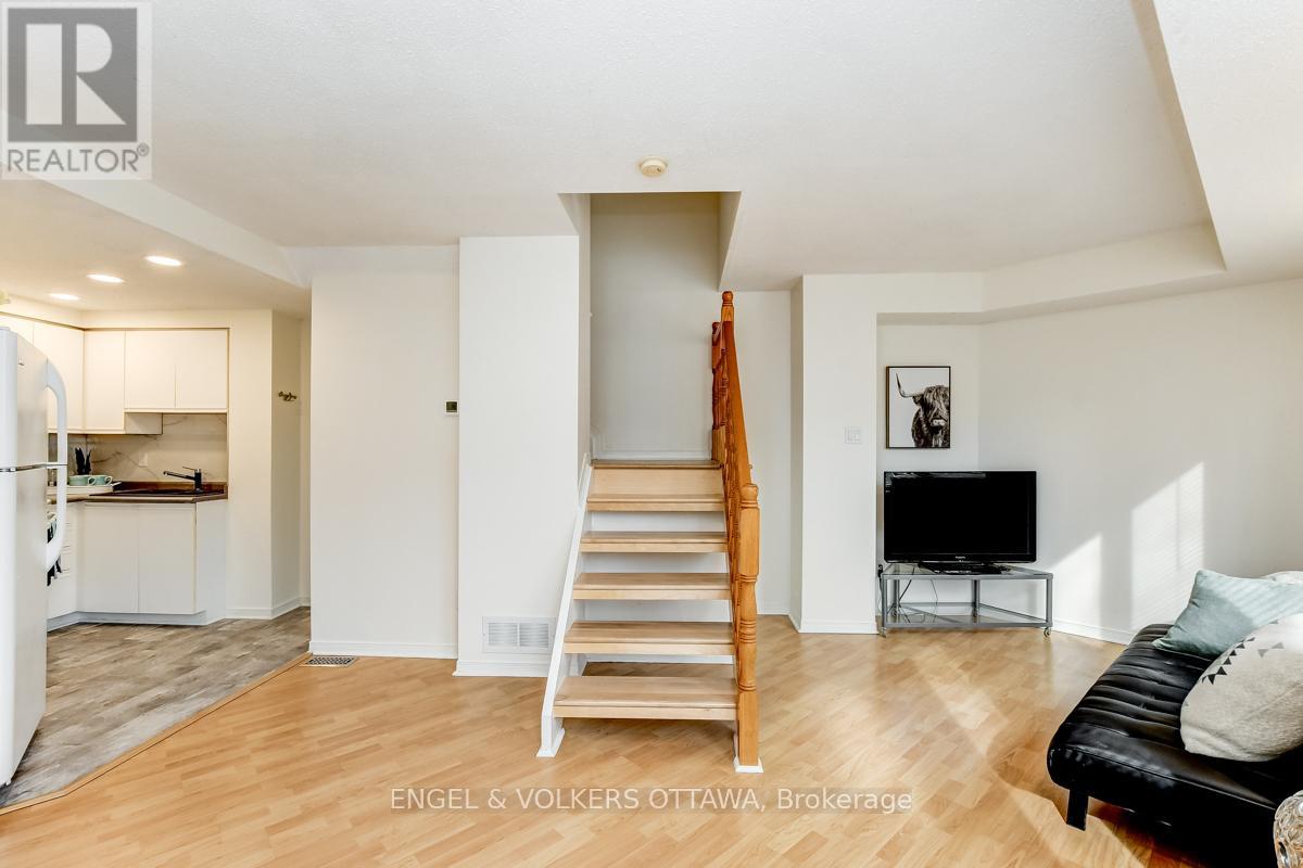 3 Bed, 2 Bath House for Rent in Ottawa – 158 ROCHESTER STREET, Ottawa – MLS# X13436890 - Image 6