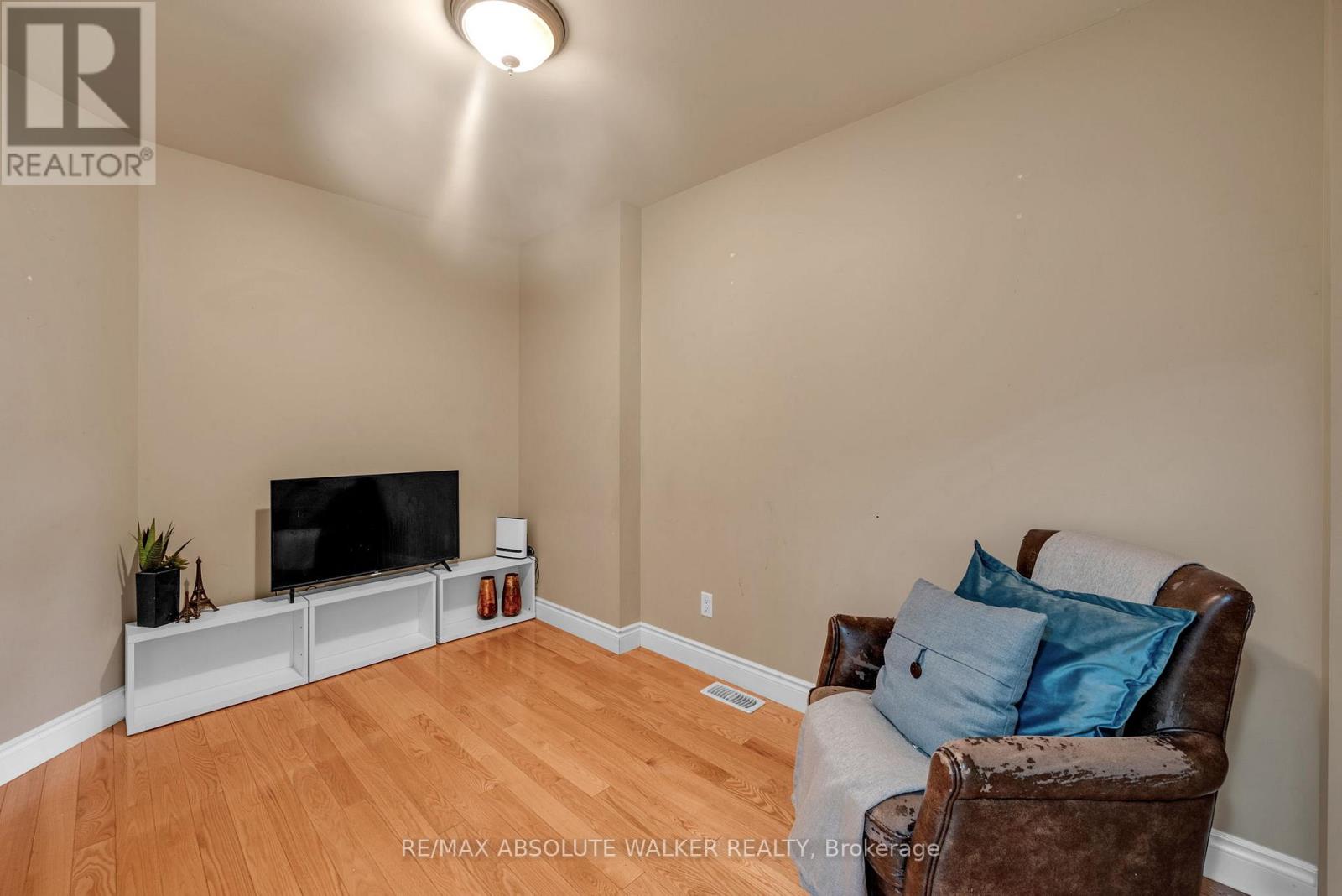 9 GLOSS STREET - 21