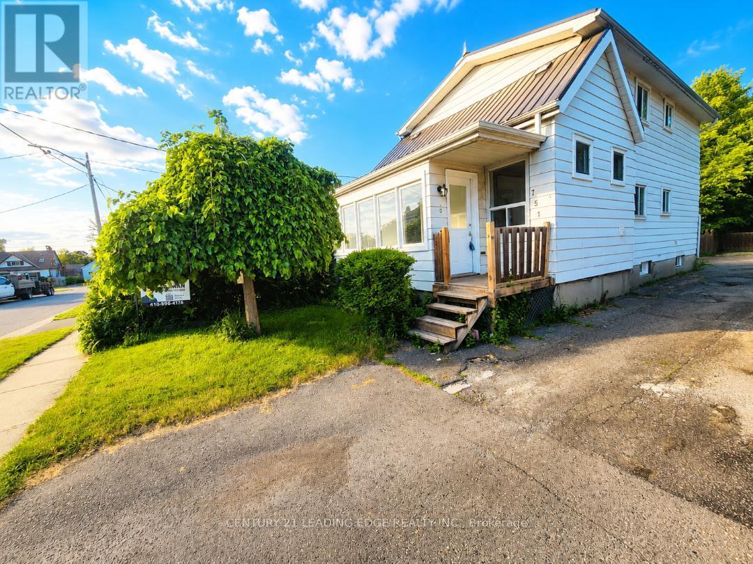 751 GIFFORD STREET - 4