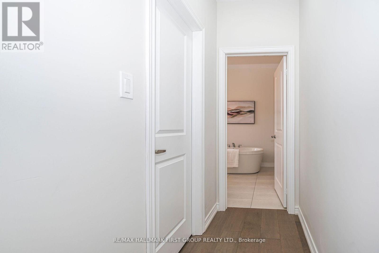 49 WALTER CLIFFORD NESBITT DRIVE - 24