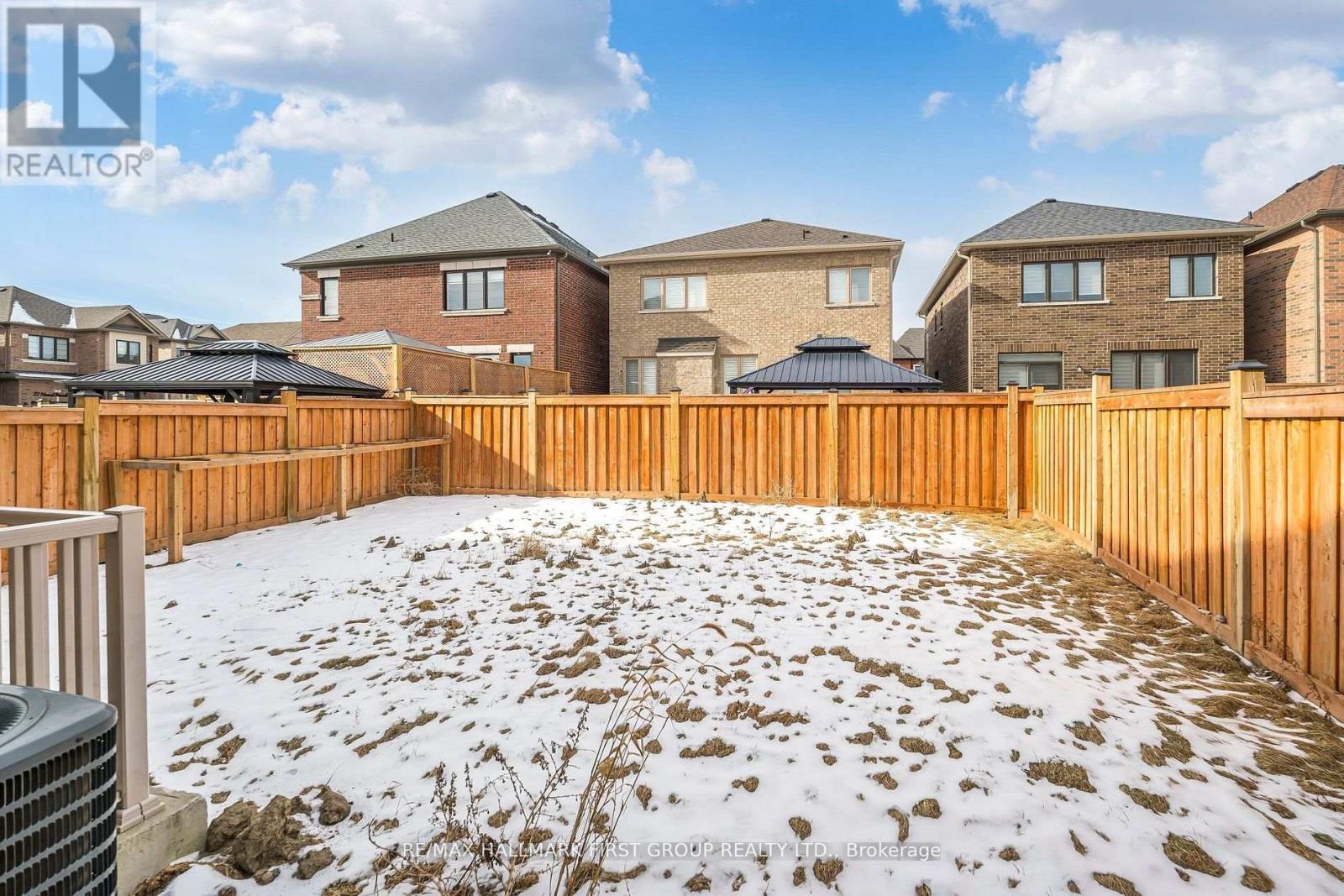 49 WALTER CLIFFORD NESBITT DRIVE - 35