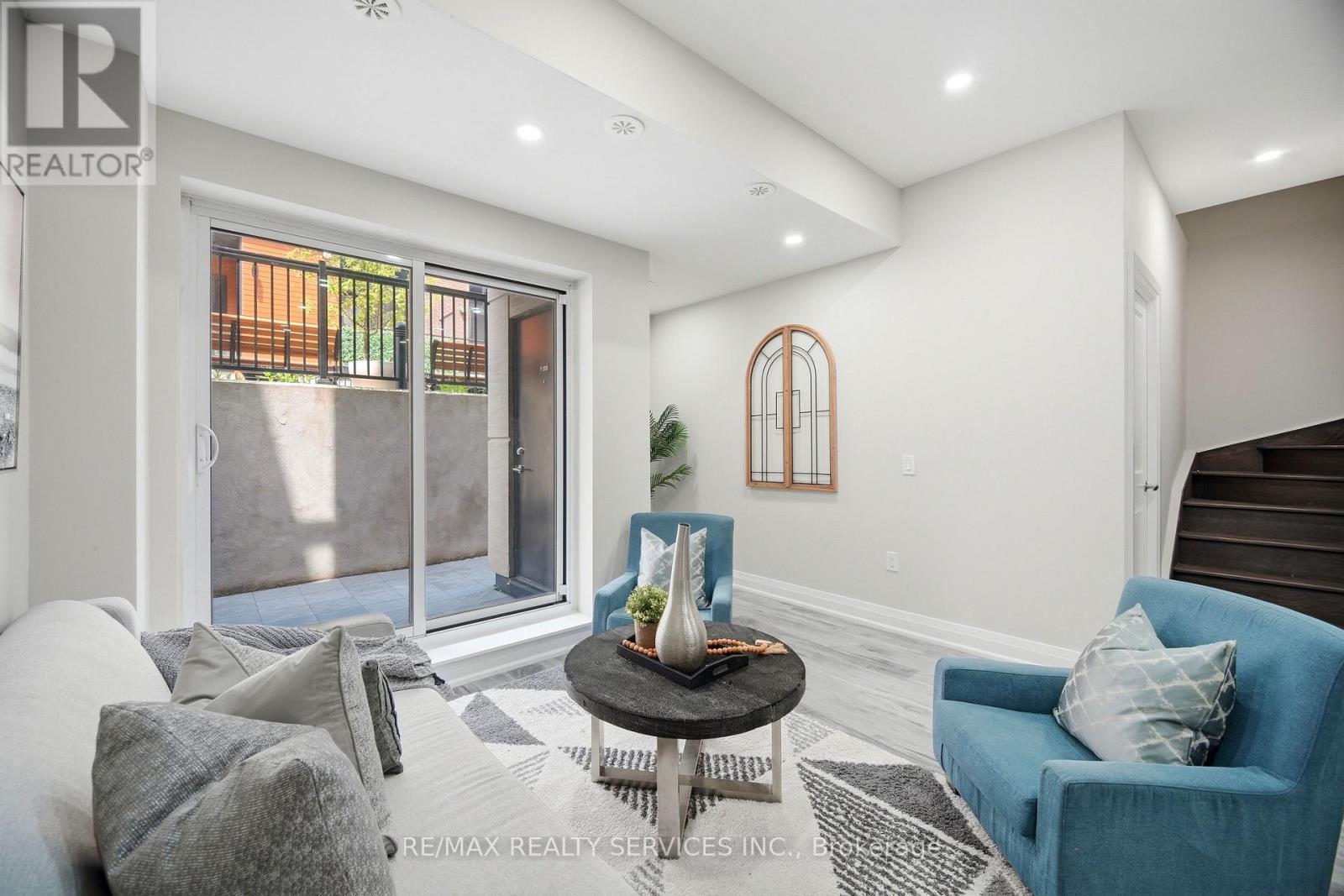 #302 26 COLES AVENUE - 10