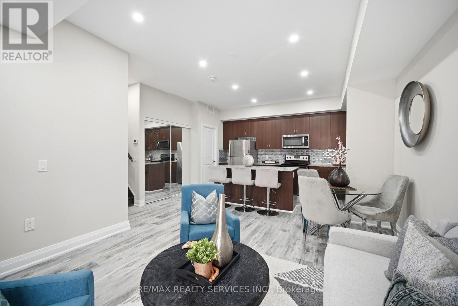 #302 26 COLES AVENUE - 11