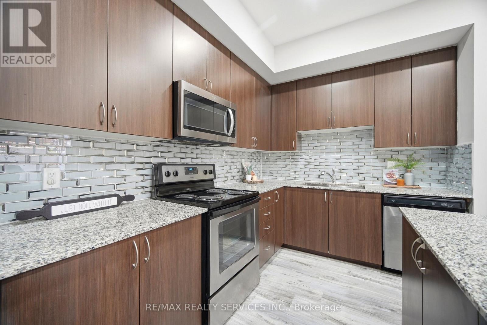 #302 26 COLES AVENUE - 16