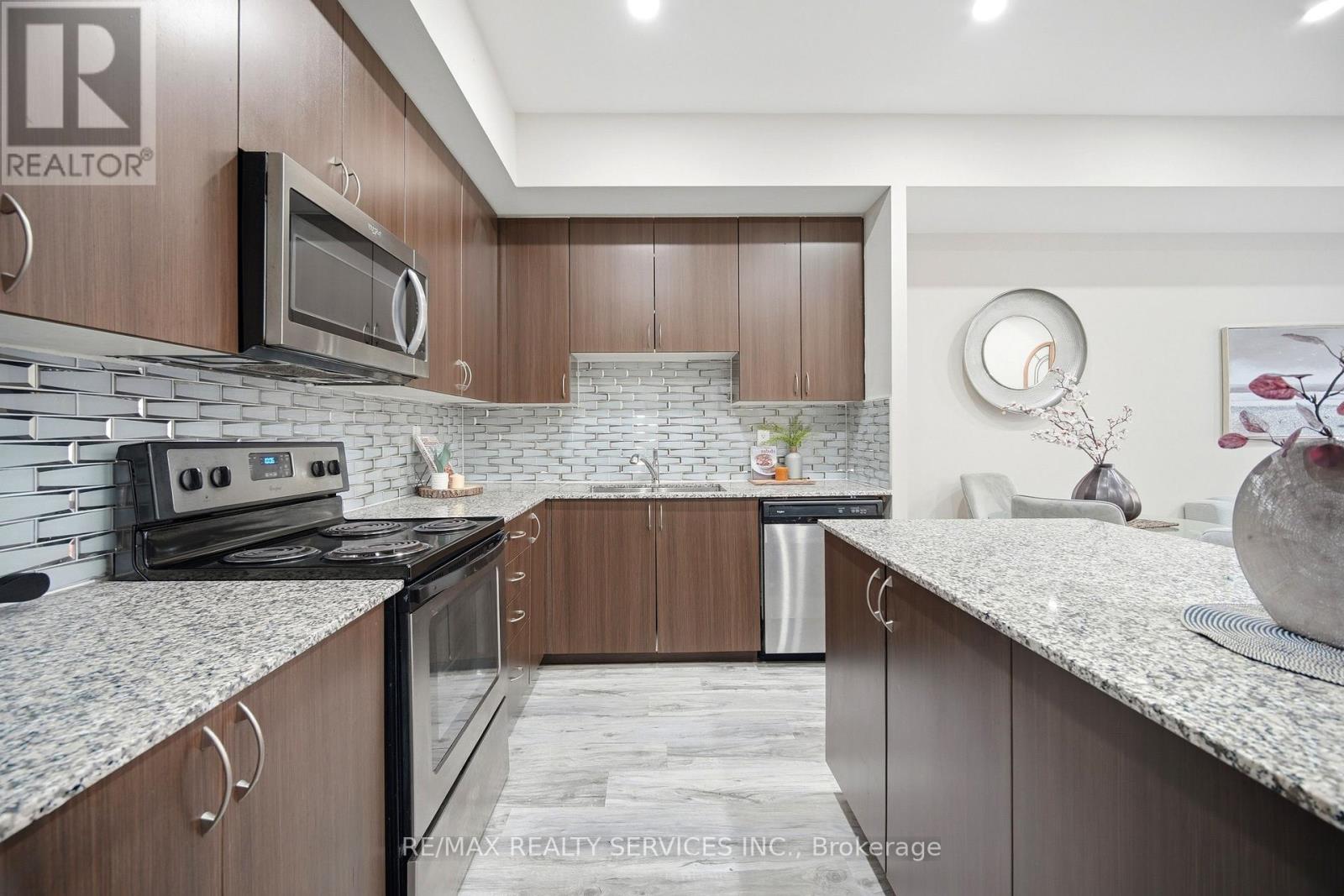 #302 26 COLES AVENUE - 17