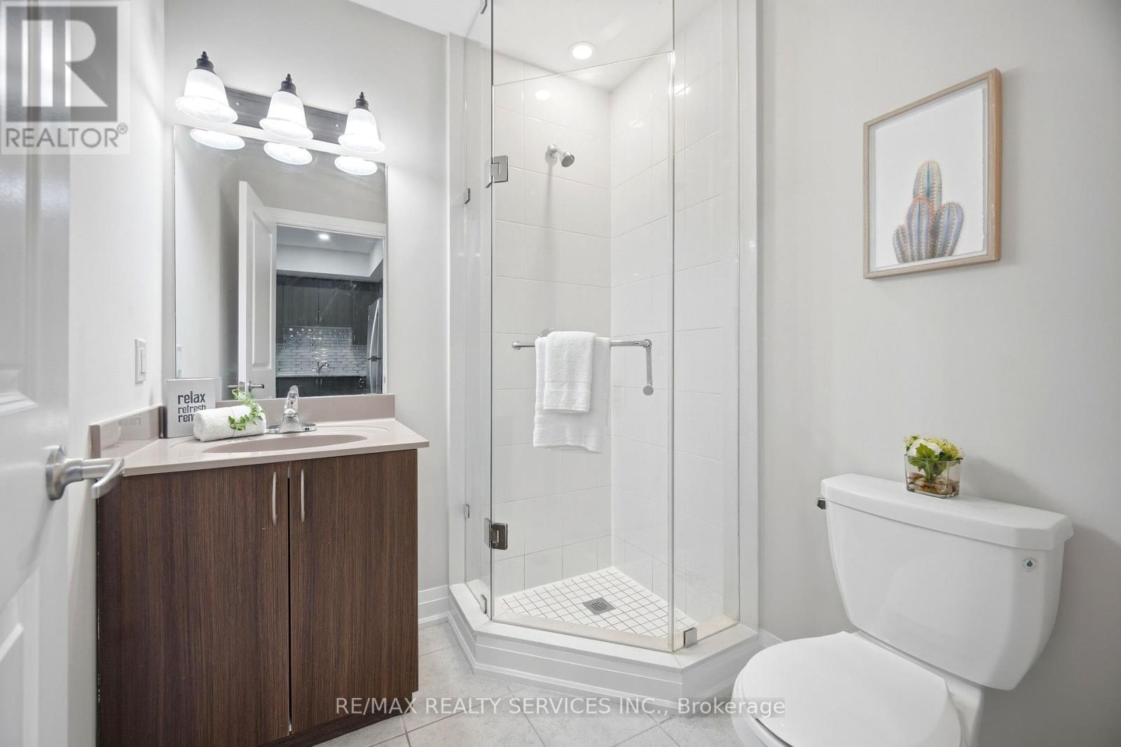 #302 26 COLES AVENUE - 21