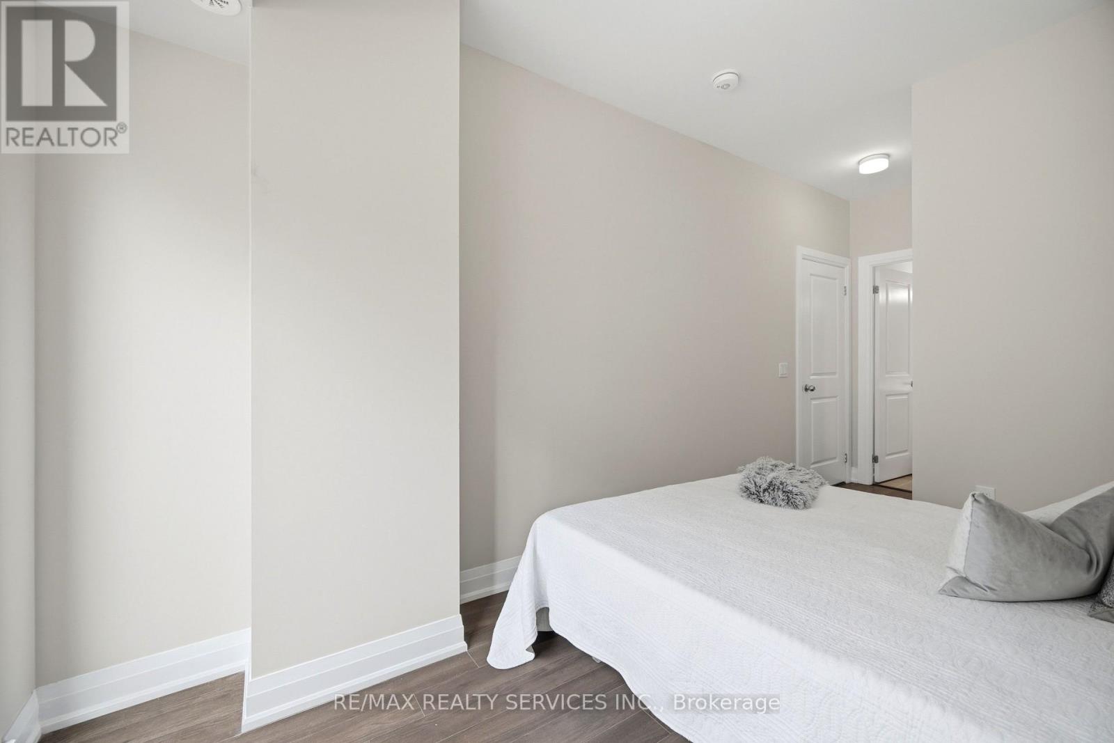 #302 26 COLES AVENUE - 26