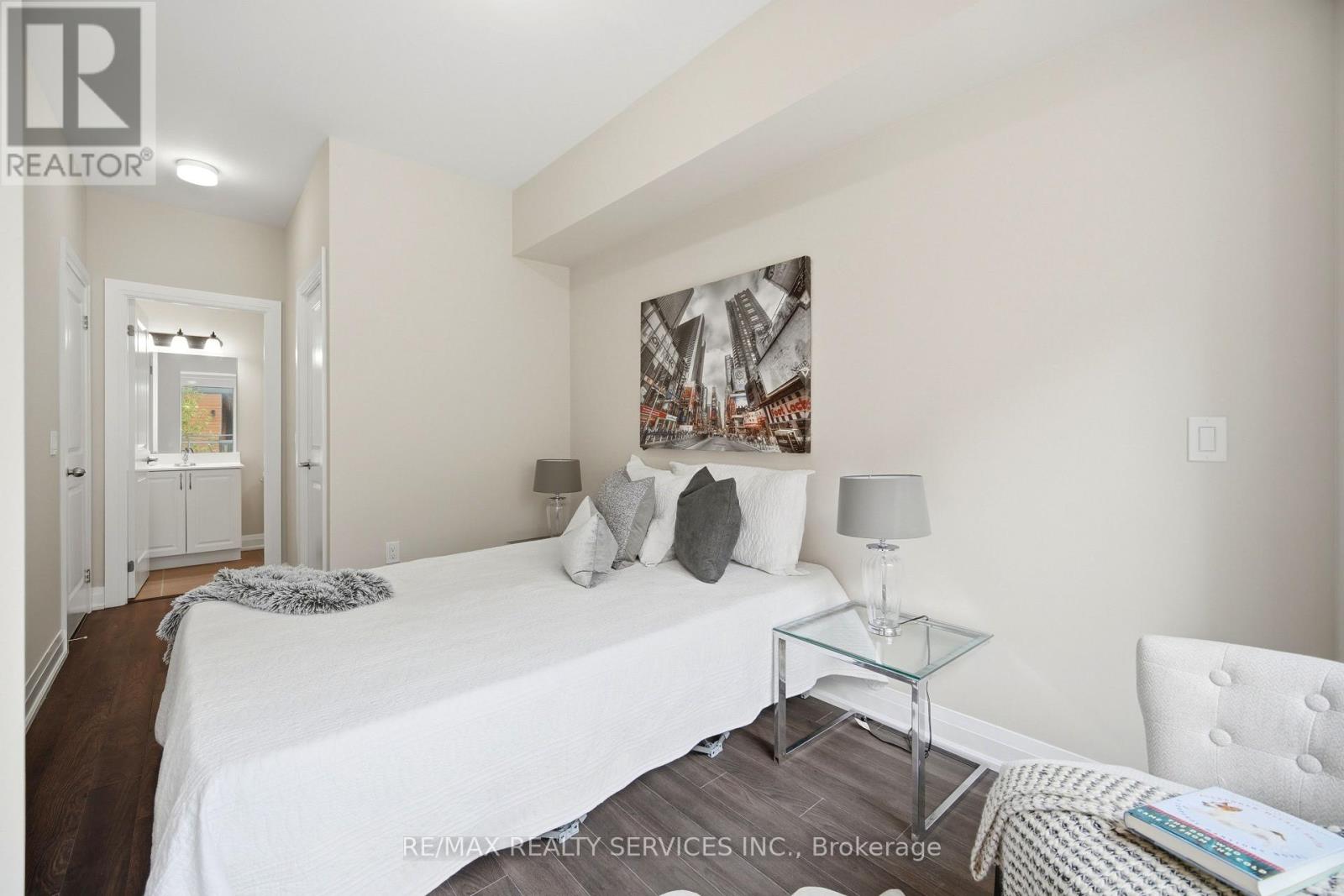 #302 26 COLES AVENUE - 27