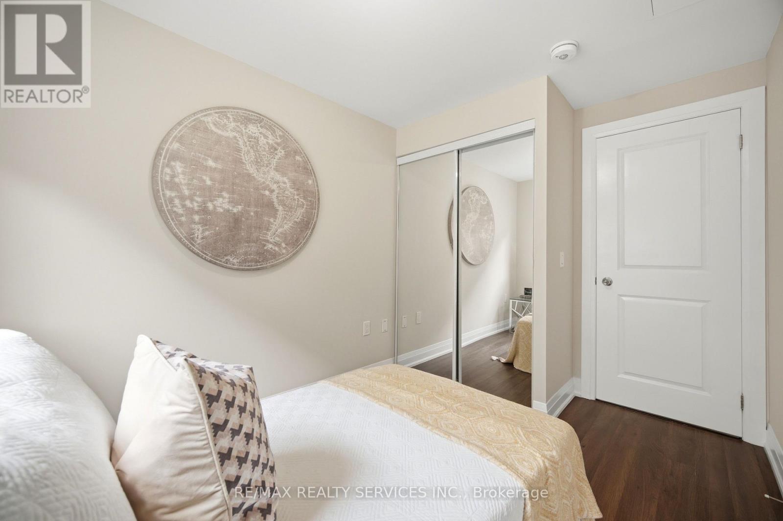 #302 26 COLES AVENUE - 33