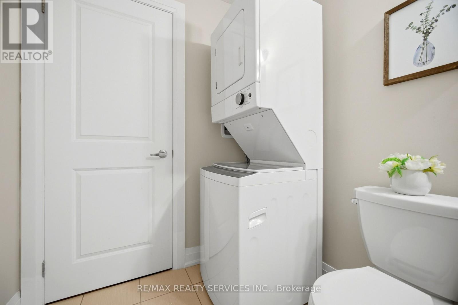 #302 26 COLES AVENUE - 35