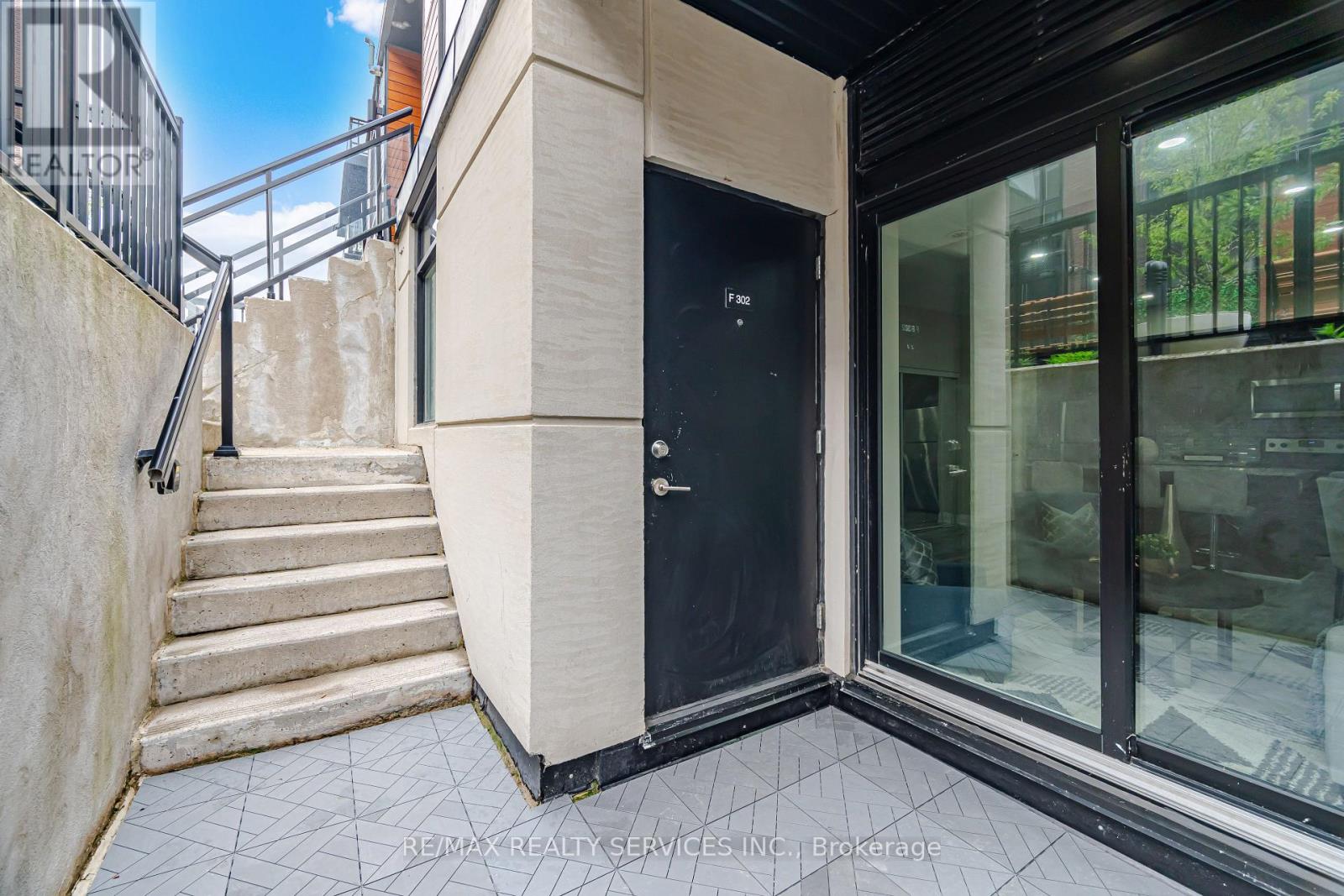 #302 26 COLES AVENUE - 4