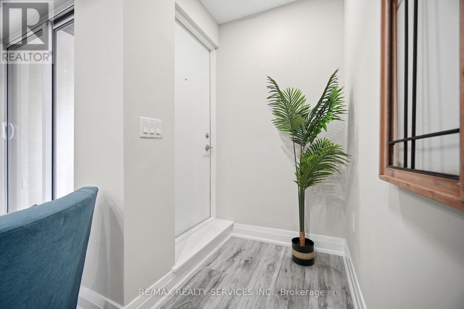 #302 26 COLES AVENUE - 5