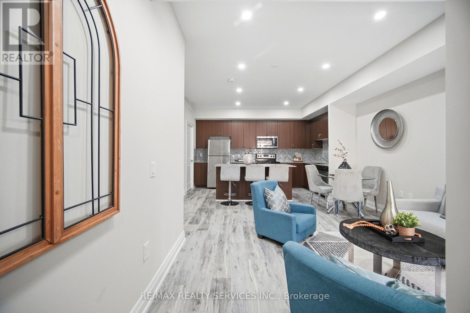 #302 26 COLES AVENUE - 6