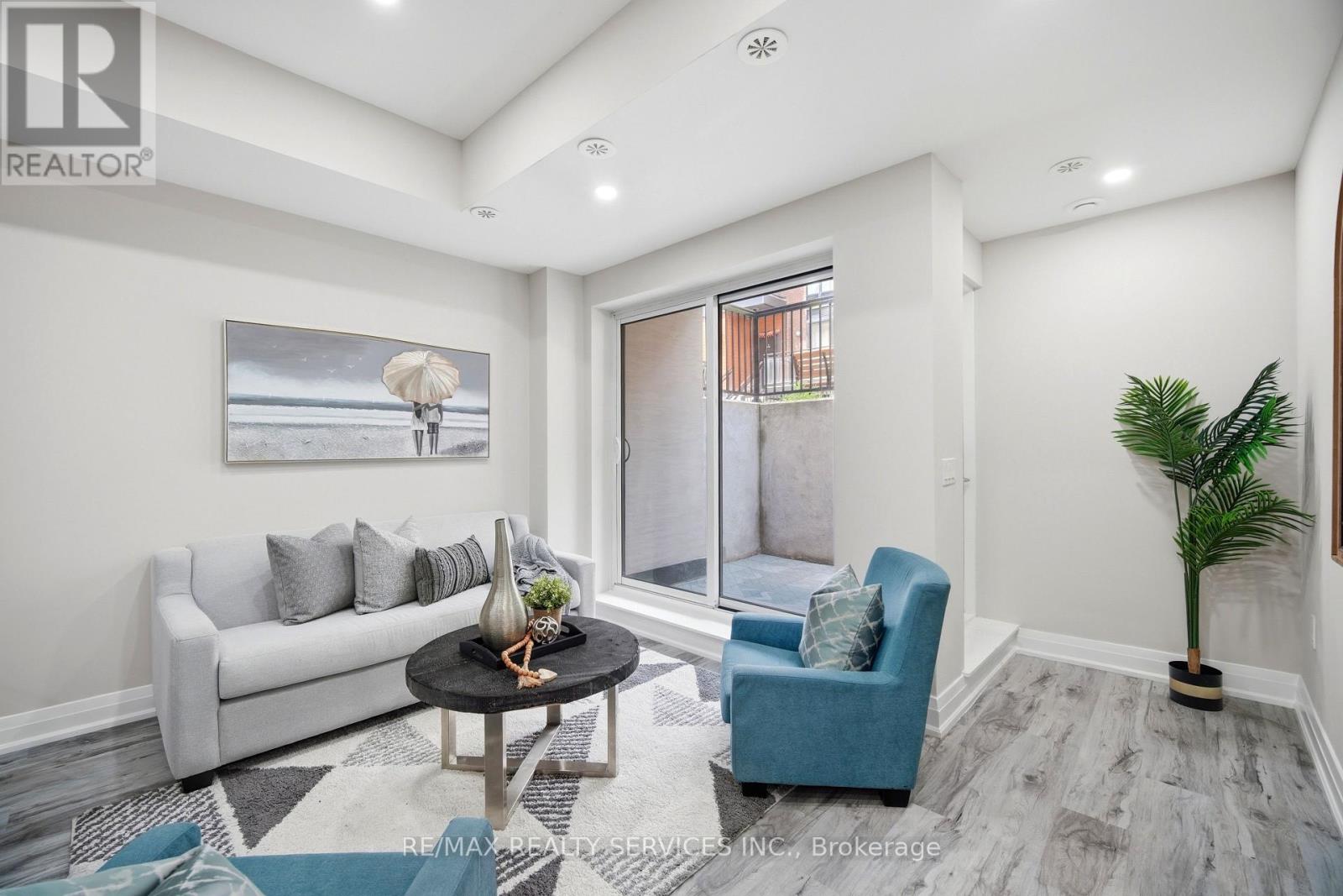 #302 26 COLES AVENUE - 7